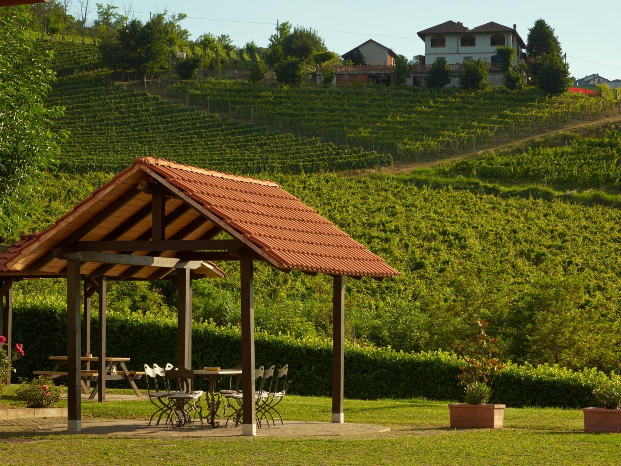 Vigna Dell'Acqua Villa Santo Stefano Belbo Ngoại thất bức ảnh